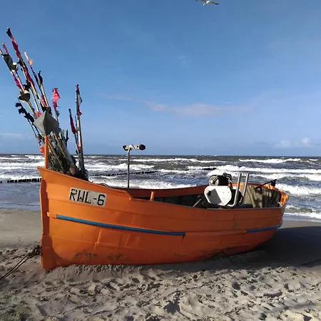 아파트 Ikar Z Wlasnym Ogrodkiem, Bardzo Blisko Morza 레왈