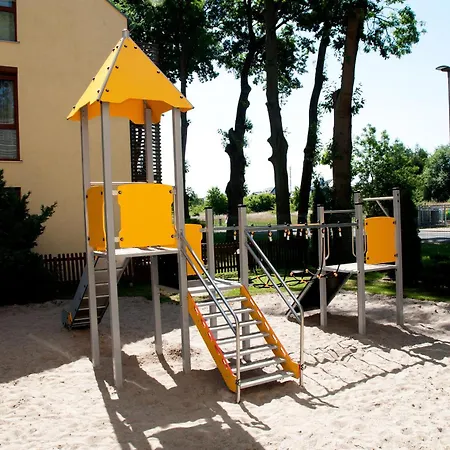 Ikar Z Wlasnym Ogrodkiem, Bardzo Blisko Morza 아파트 레왈