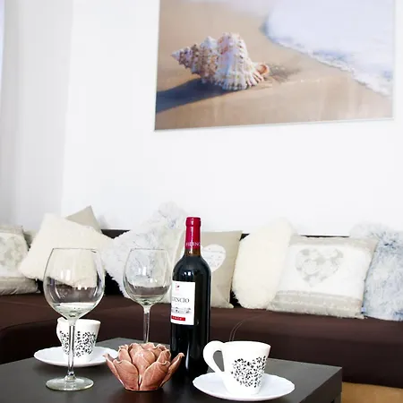 Apartment Ikar Z Wlasnym Ogrodkiem, Bardzo Blisko Morza *