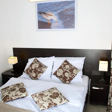 Ikar Z Wlasnym Ogrodkiem, Bardzo Blisko Morza 레왈