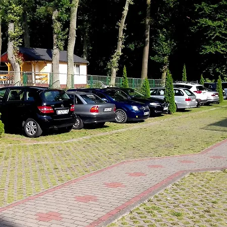 아파트 Ikar Z Wlasnym Ogrodkiem, Bardzo Blisko Morza 레왈