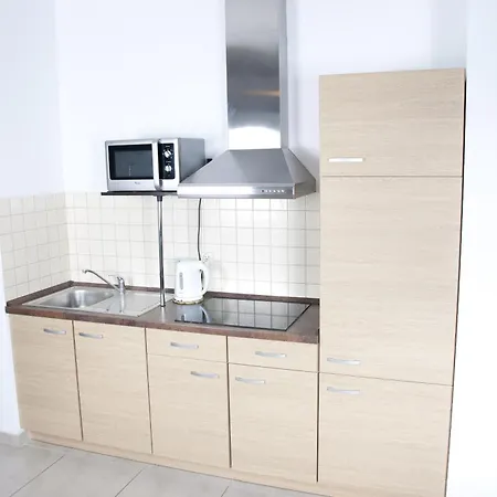 Ikar Z Wlasnym Ogrodkiem, Bardzo Blisko Morza 레왈