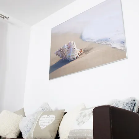 아파트 Ikar Z Wlasnym Ogrodkiem, Bardzo Blisko Morza 레왈