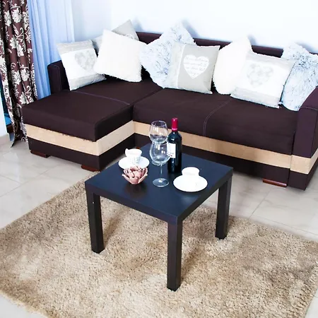 Ikar Z Wlasnym Ogrodkiem, Bardzo Blisko Morza