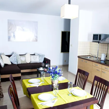 아파트 Ikar Z Wlasnym Ogrodkiem, Bardzo Blisko Morza 레왈