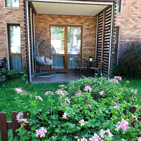 Ikar Z Wlasnym Ogrodkiem, Bardzo Blisko Morza 아파트